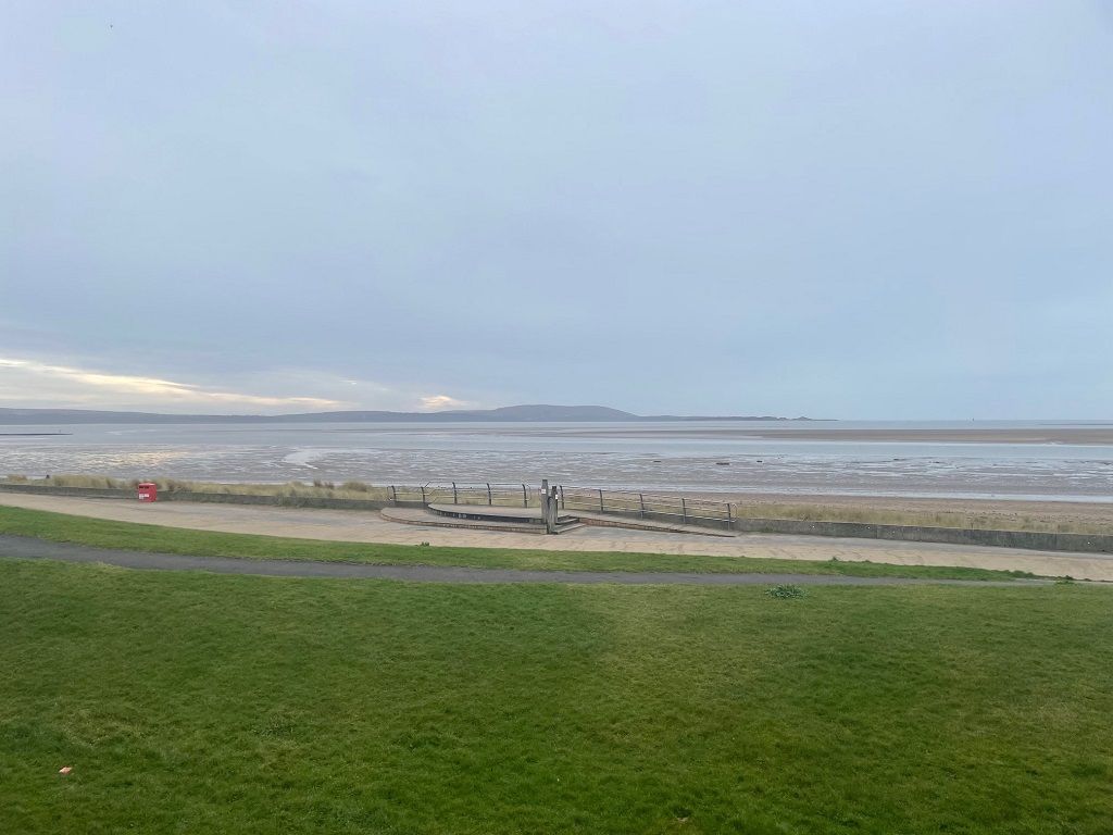 Property photo 2 of 7 Front Description 1