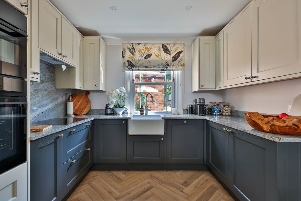 Property photo 2 of 42