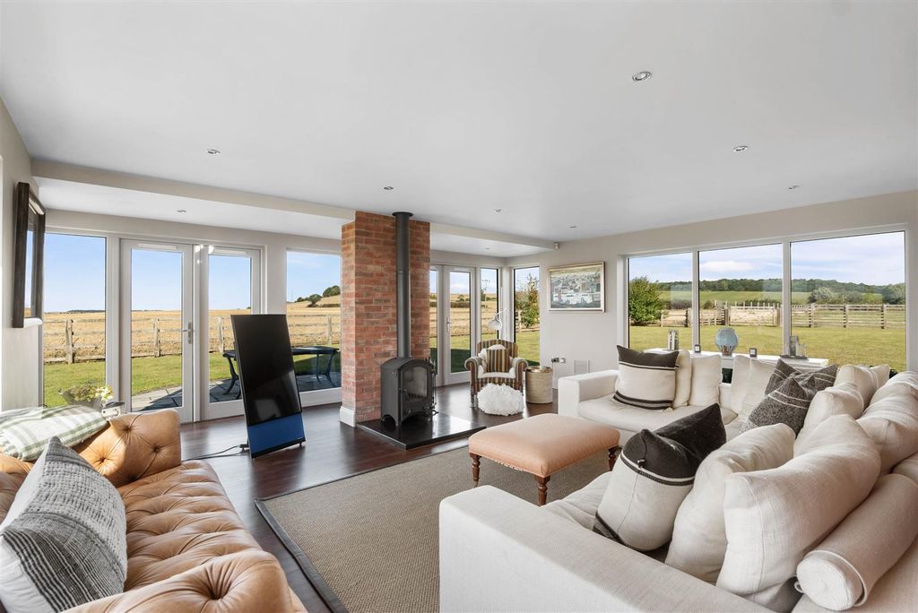 Property photo 2 of 37