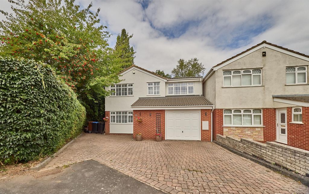 Property photo 1 of 24 8 Borrowdale Close Es 20.Jpg