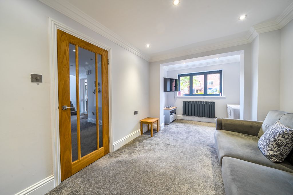 Additional image 5 of 6 bed detached house for saleNewlands Drive, Maidenhead SL6