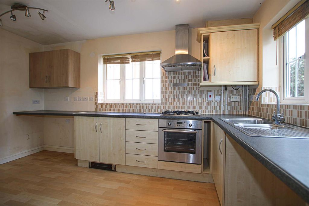 Property photo 2 of 11 Img_4834 Kit.Jpg