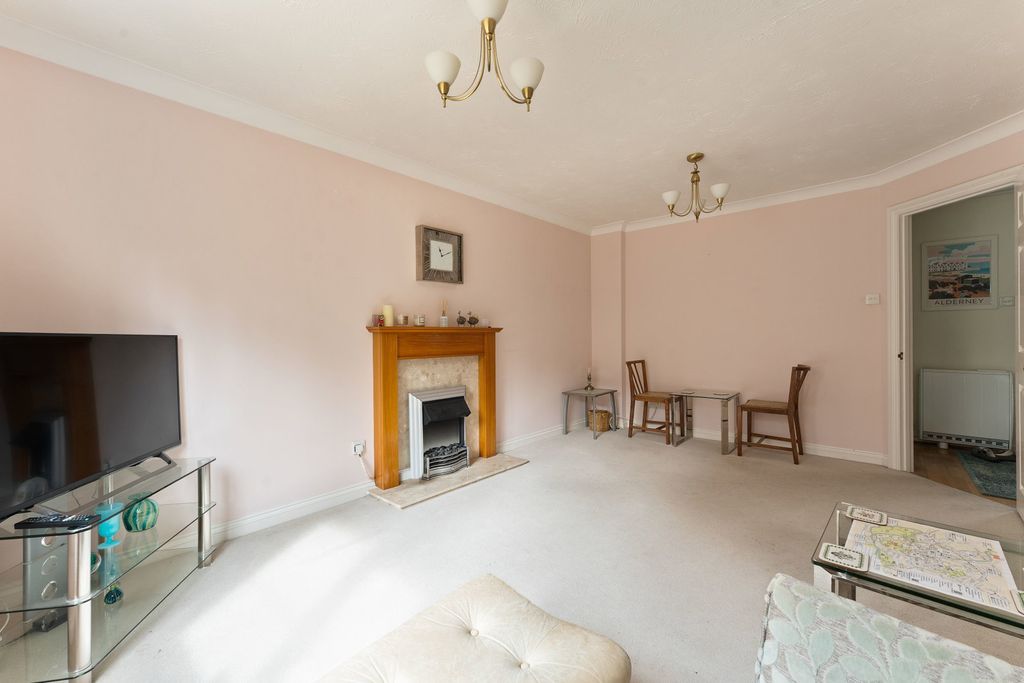 Property photo 3 of 12