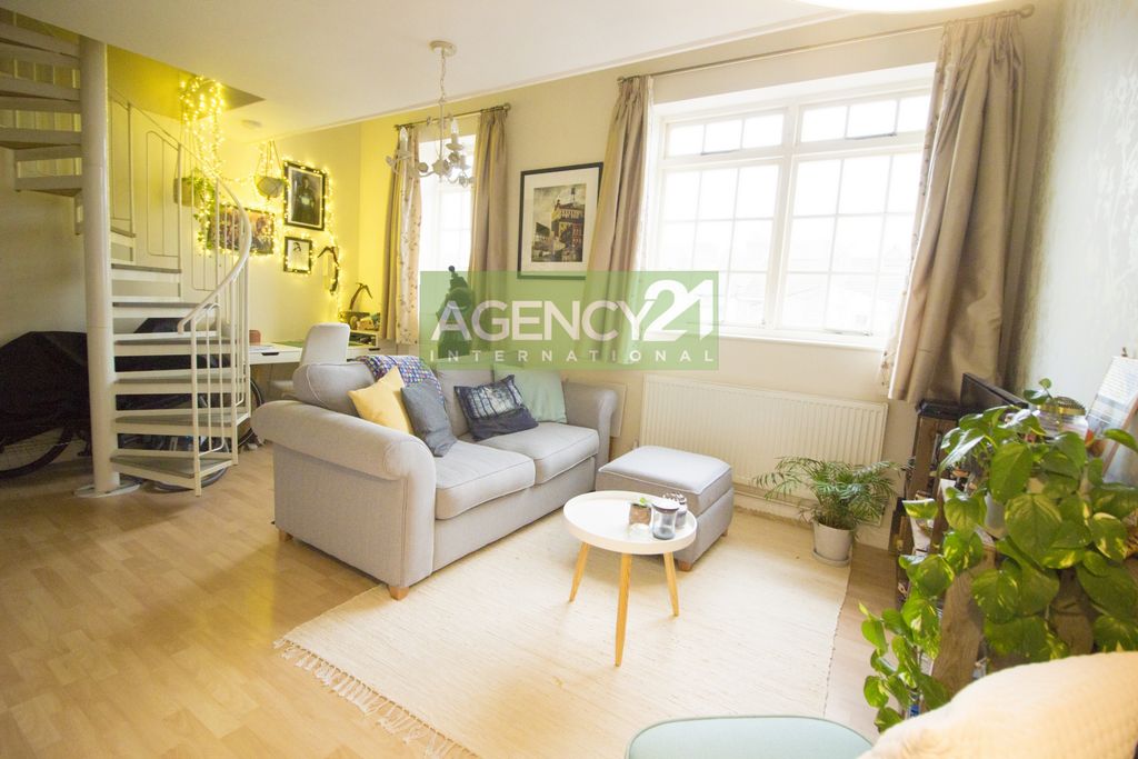 Property photo 1 of 10 Photo 6