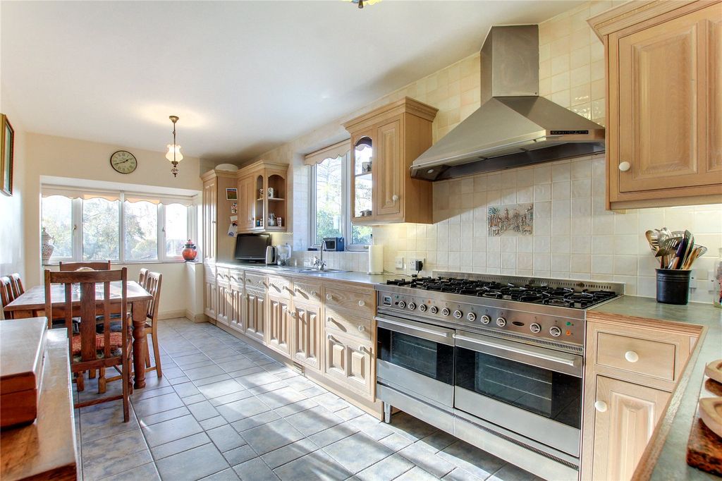 Property photo 3 of 20 Kitchen