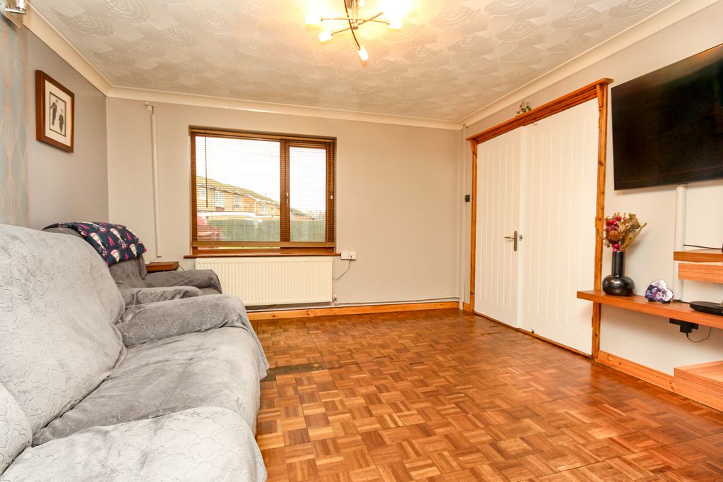 Property photo 3 of 8 Lounge Area