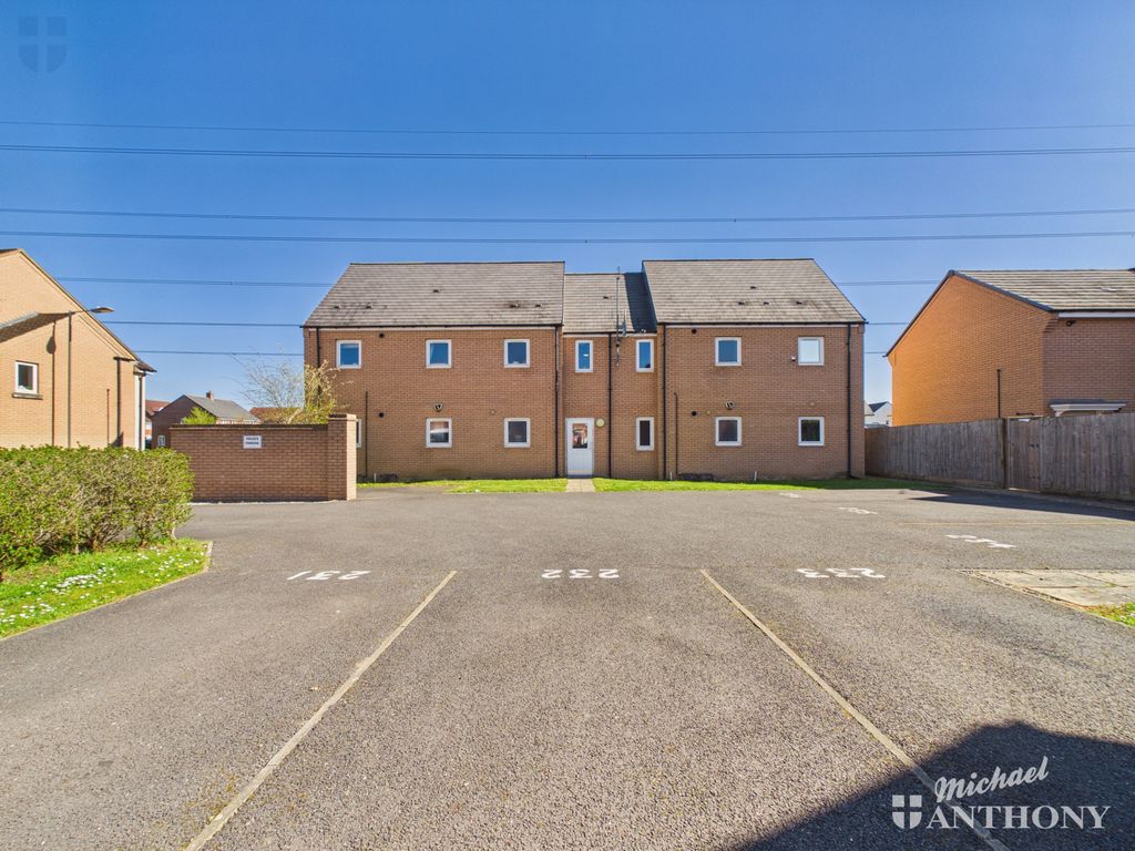Property photo 1 of 13 Cam03218G0-Pr0974-Still016