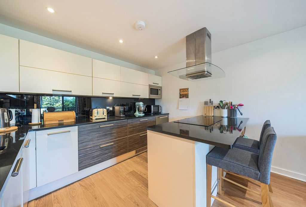 Property photo 3 of 11 1346462-10-68B09B...