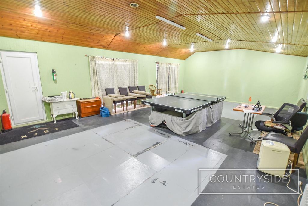 Property photo 3 of 24