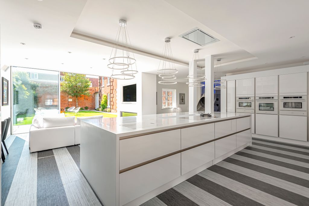 Additional image 4 of 9 bed detached house to rentSt. Thomas Street, Lymington SO41