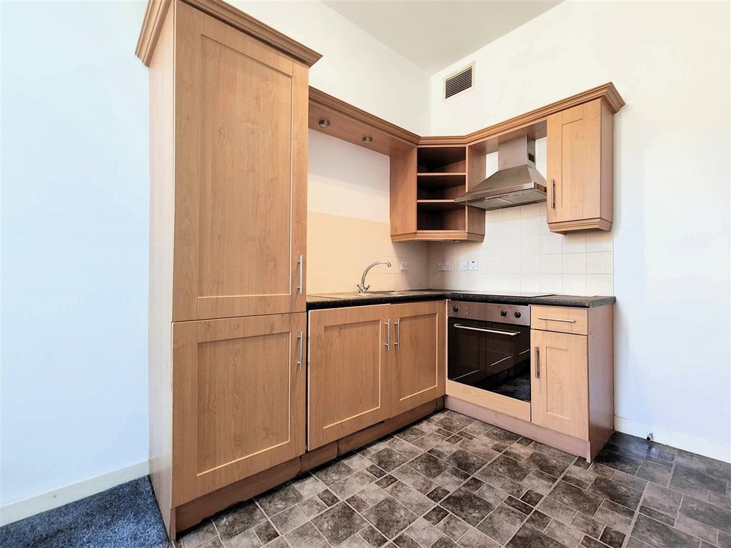 Property photo 3 of 8 Kitchen