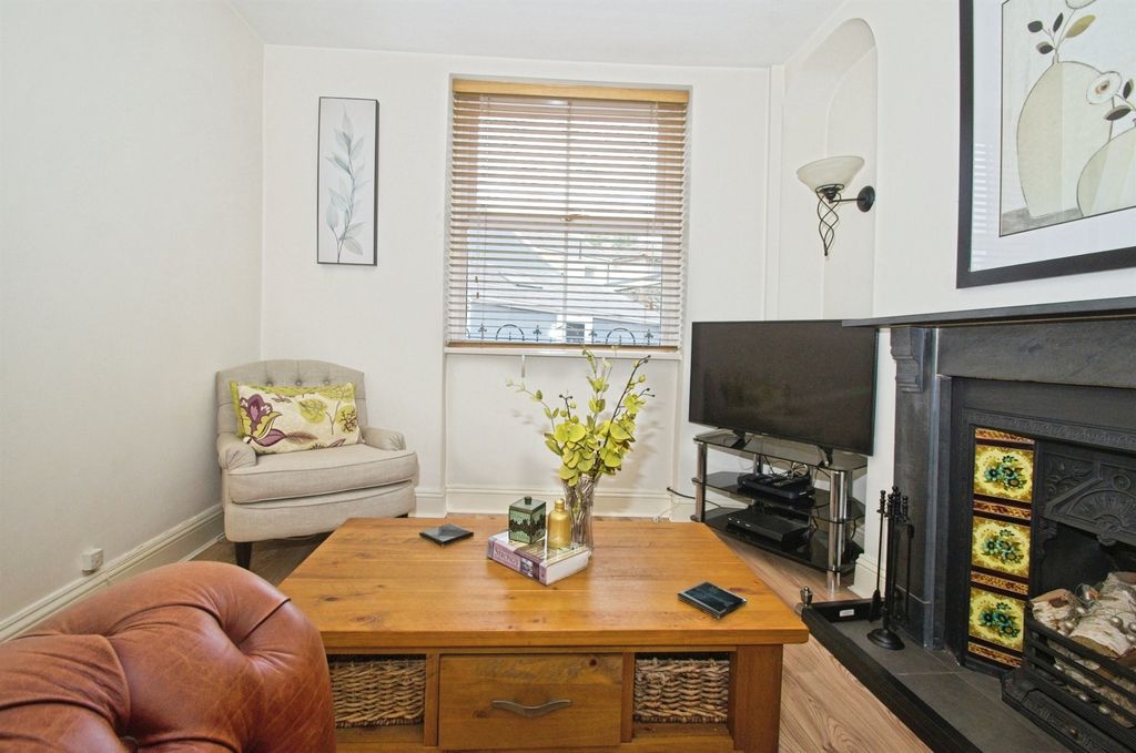 Property photo 2 of 16