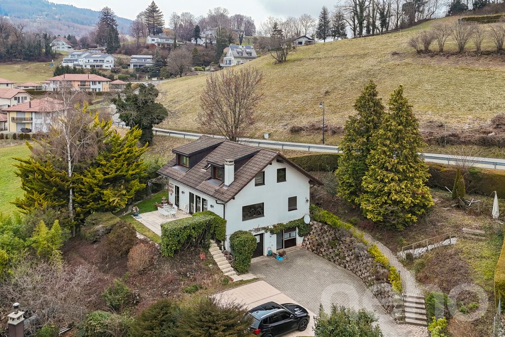 Property photo 2 of 13