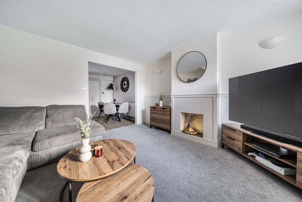 Property photo 3 of 13 1388719-10-693Aadb87F970.Jpg