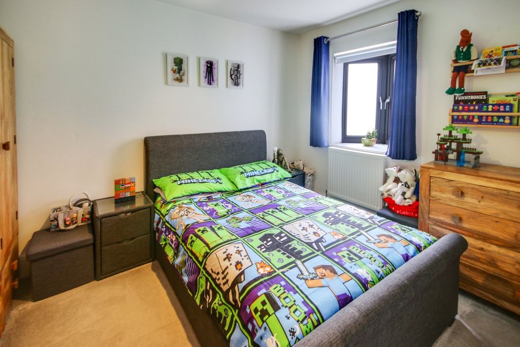 Additional image 9 of 2 bed flat for saleCantelupe Road, East Grinstead RH19