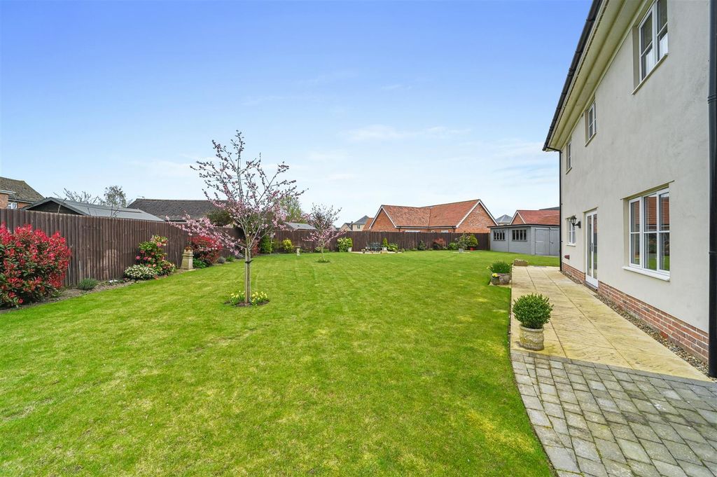 Property photo 3 of 18 Rear Garden