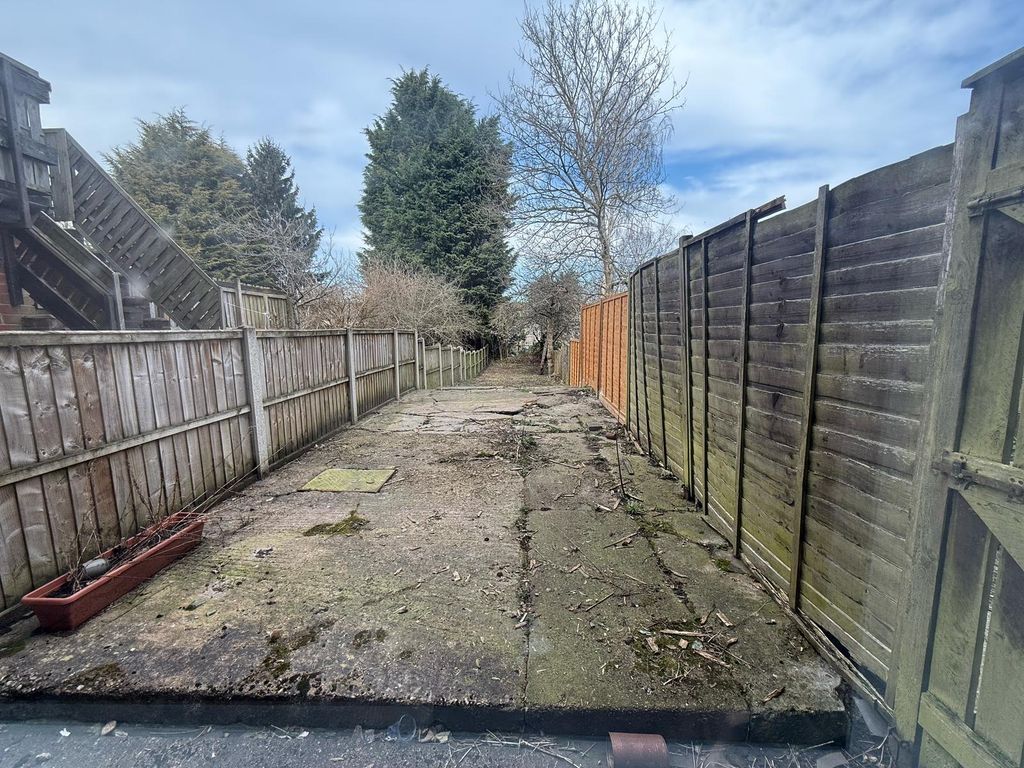 Property photo 2 of 7 Garden