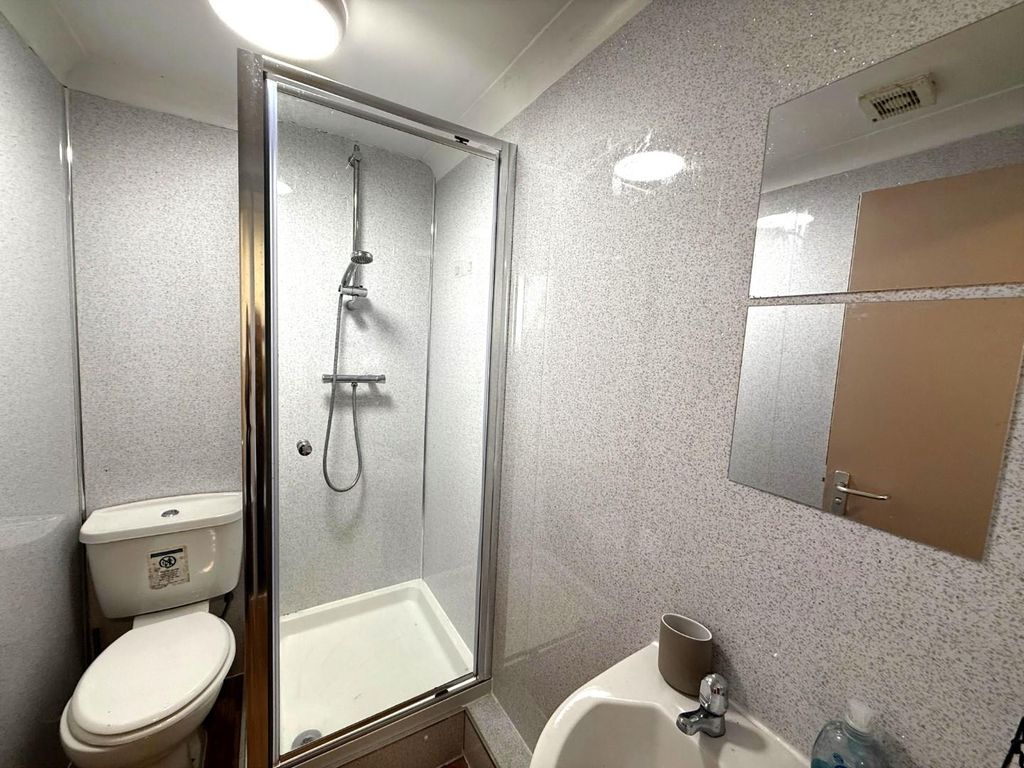 Property photo 3 of 6 Bathroom Beau.Jpg