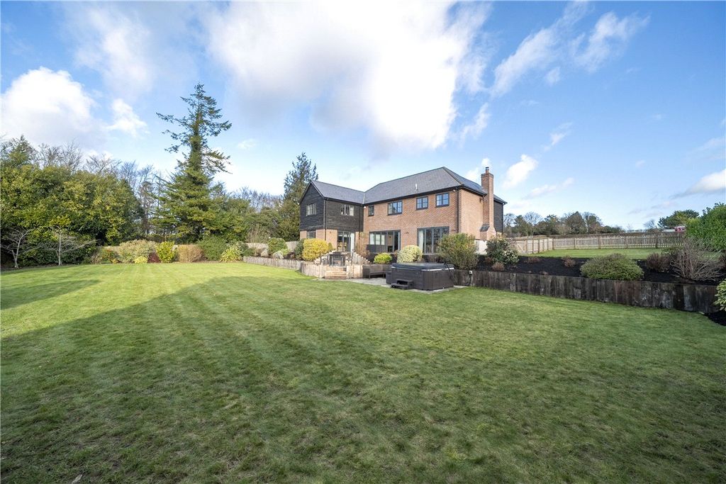 Property photo 1 of 17 House