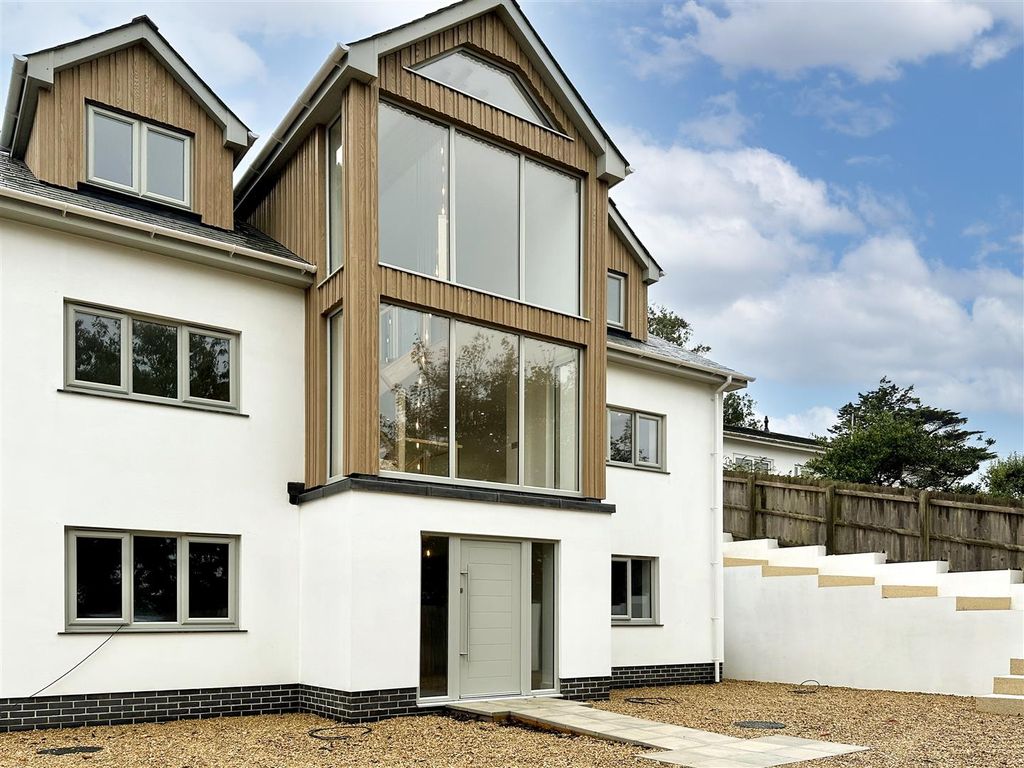 Property photo 3 of 25 Front