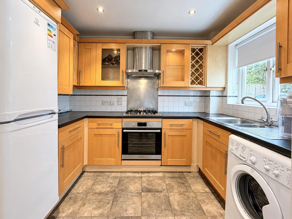 Property photo 2 of 9 Kitchen