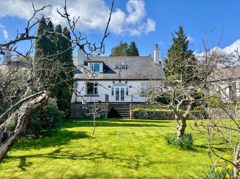 Property photo 1 of 32