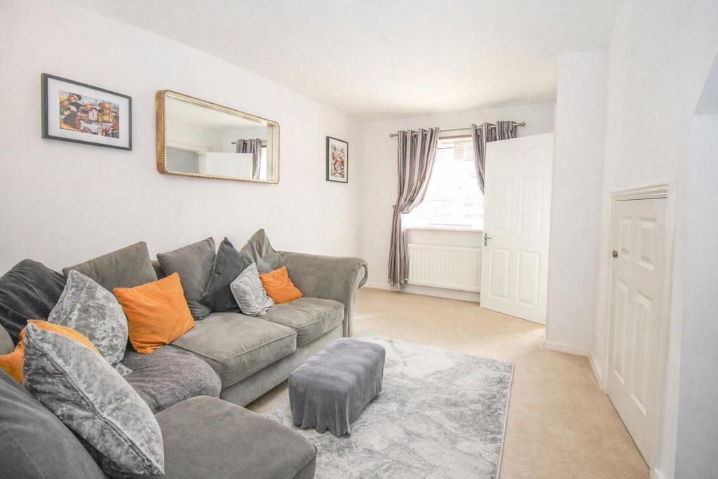 Property photo 2 of 8 Lounge.Png