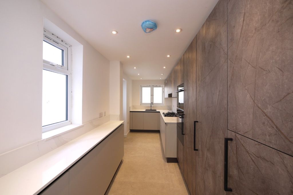 Property photo 2 of 15 3359901