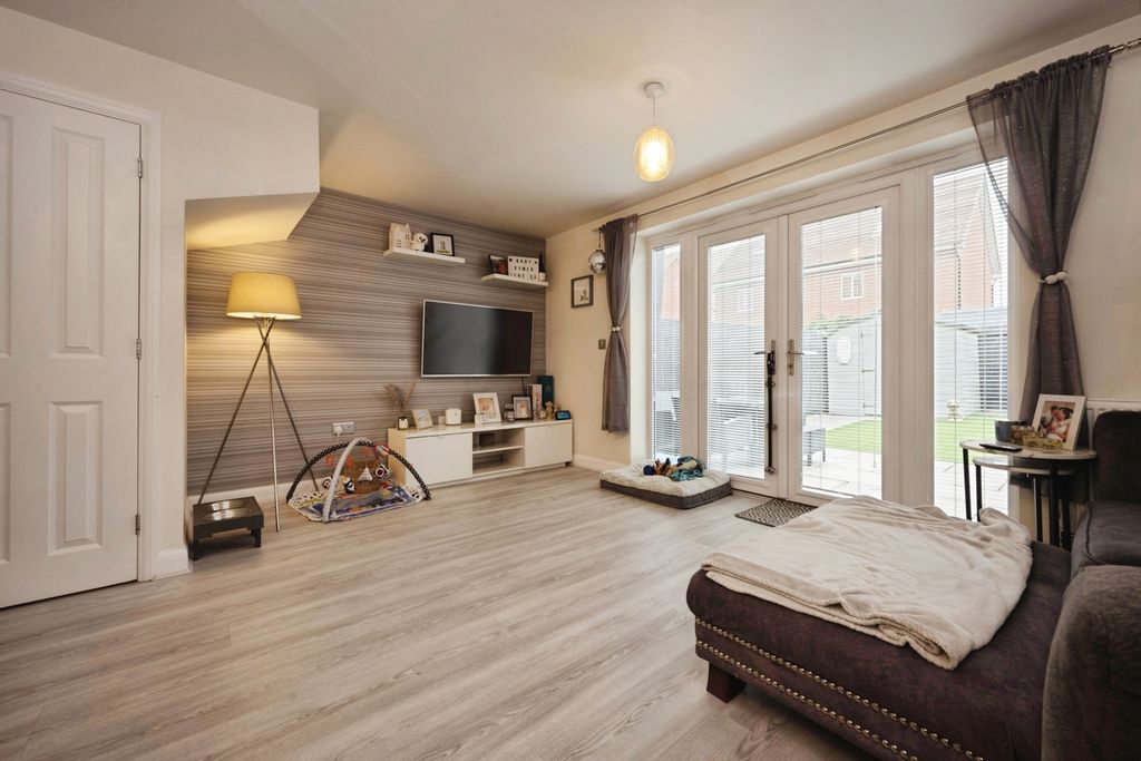 Property photo 2 of 16 Pbox-Img.Jpg