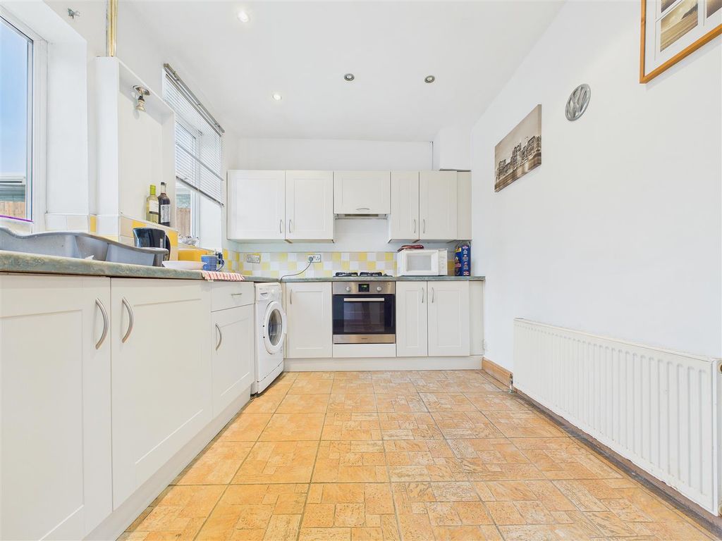 Property photo 3 of 12 Cam01407G0-Pr0054-Still003.Jpg