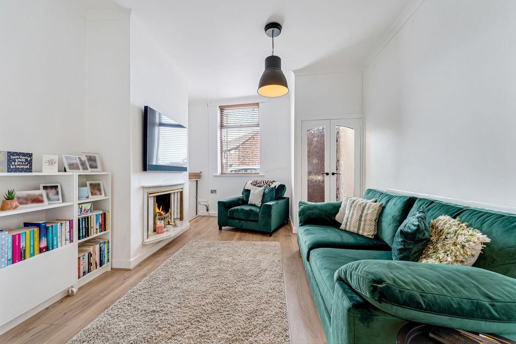 Property photo 2 of 17