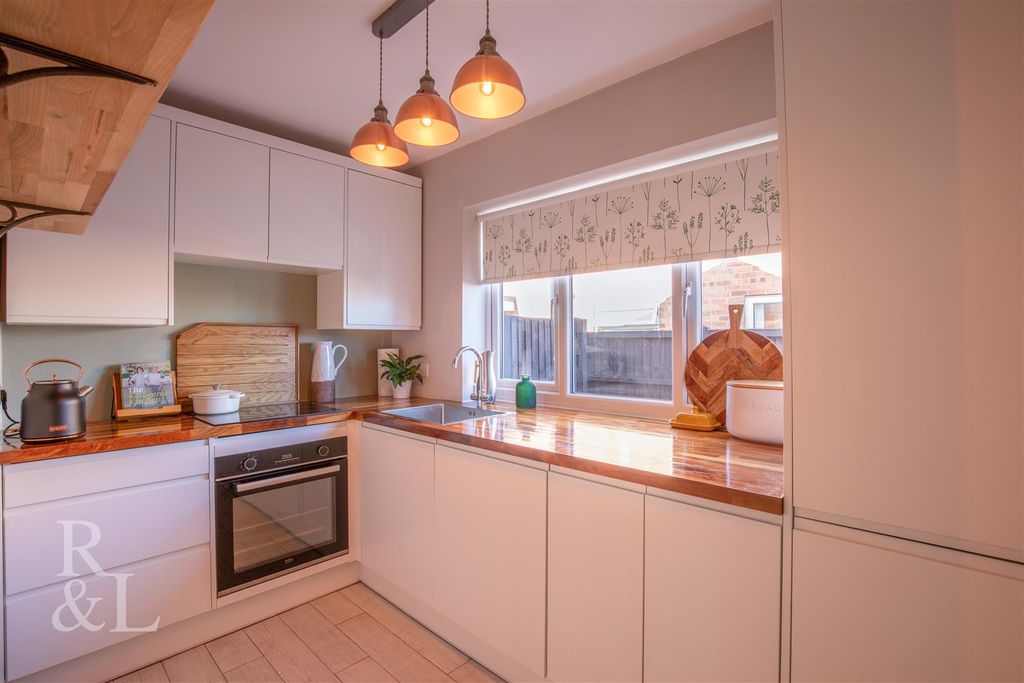 Property photo 2 of 18 54 Beech Avenue (5).Jpg