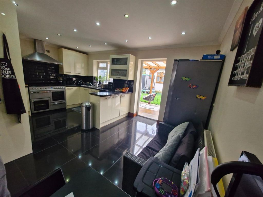 Property photo 3 of 15 1000022580.Jpg