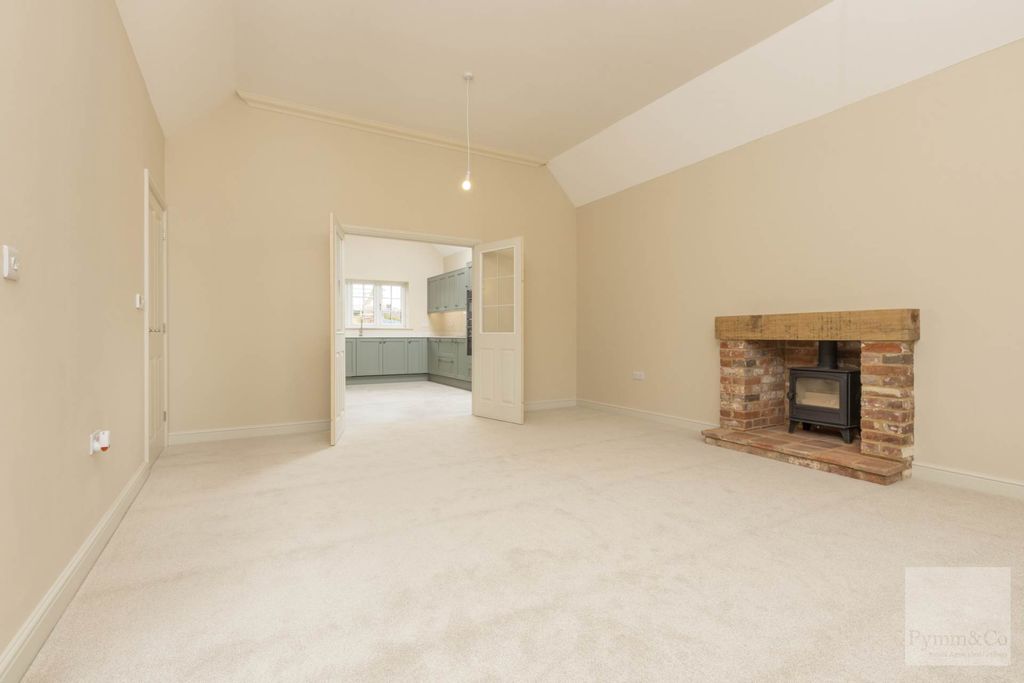 Property photo 2 of 28