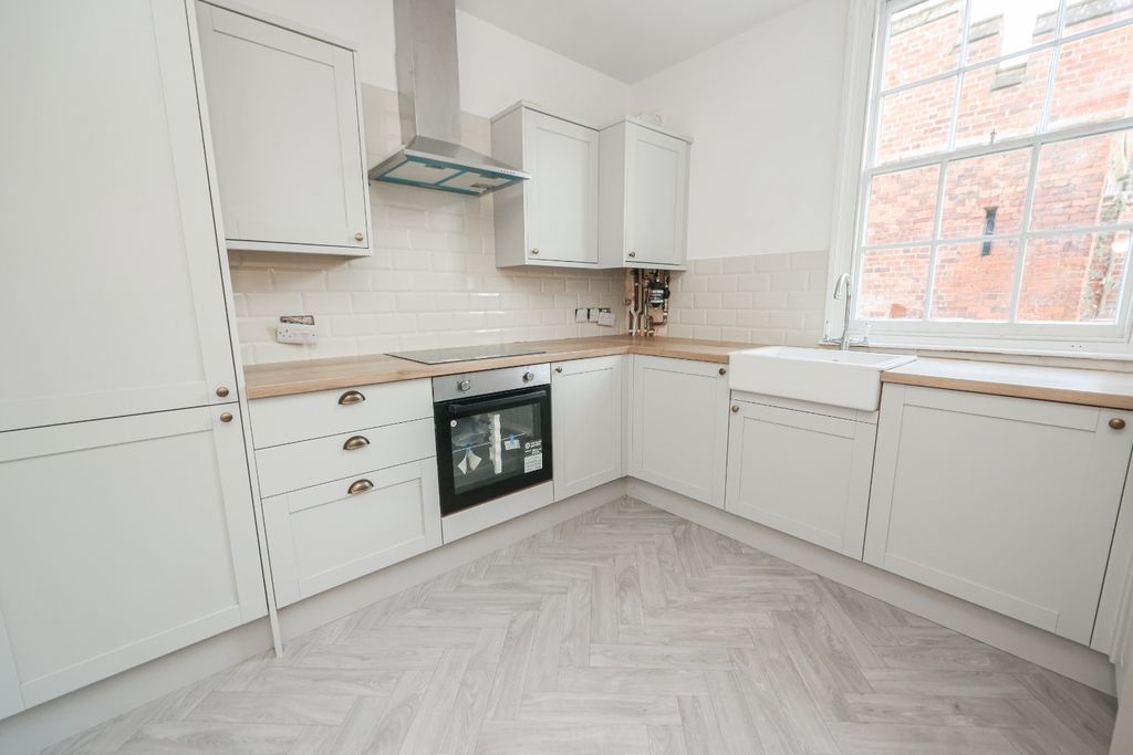 Property photo 2 of 13 4203961