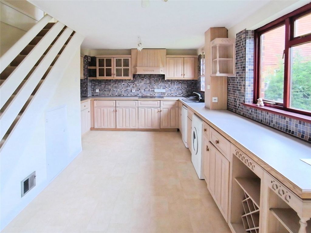 Property photo 2 of 9 Kitchen
