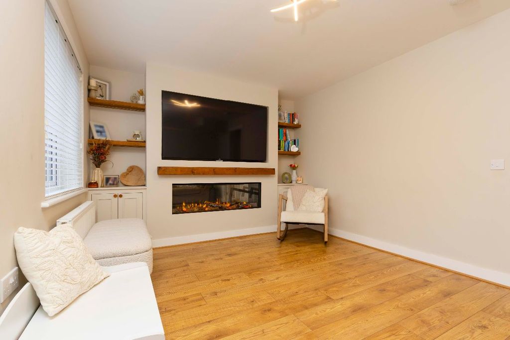 Property photo 2 of 31