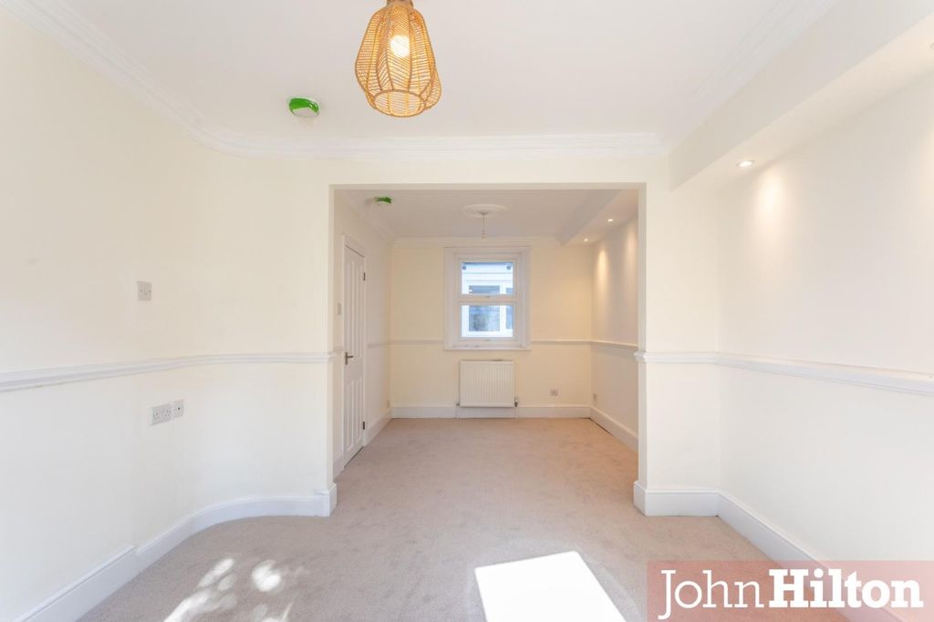 Property photo 3 of 14 Surrey Street-15.Jpg