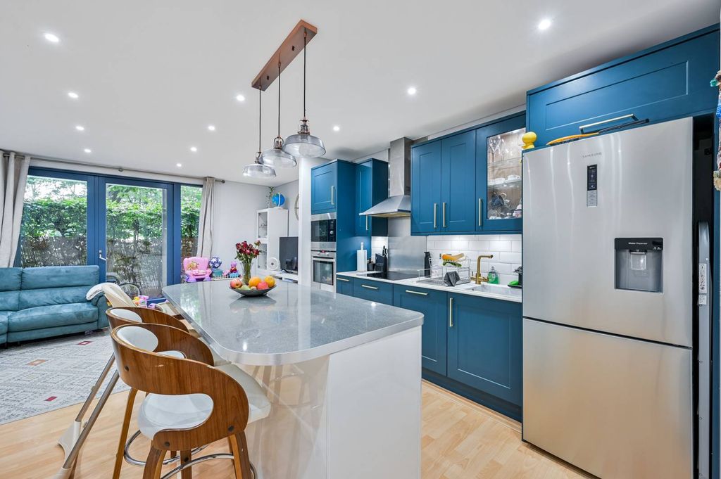 Property photo 3 of 11