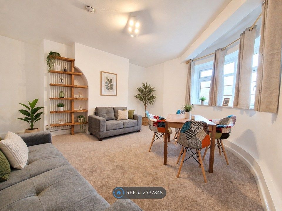 Property photo 1 of 10 Living Room