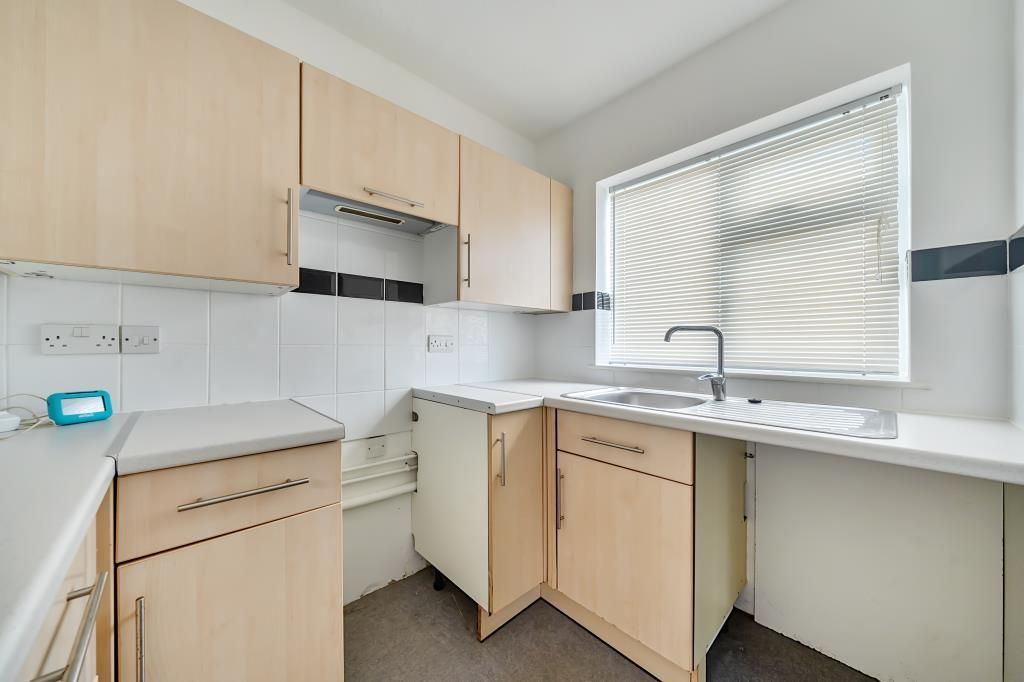 Property photo 3 of 19 Kitchen