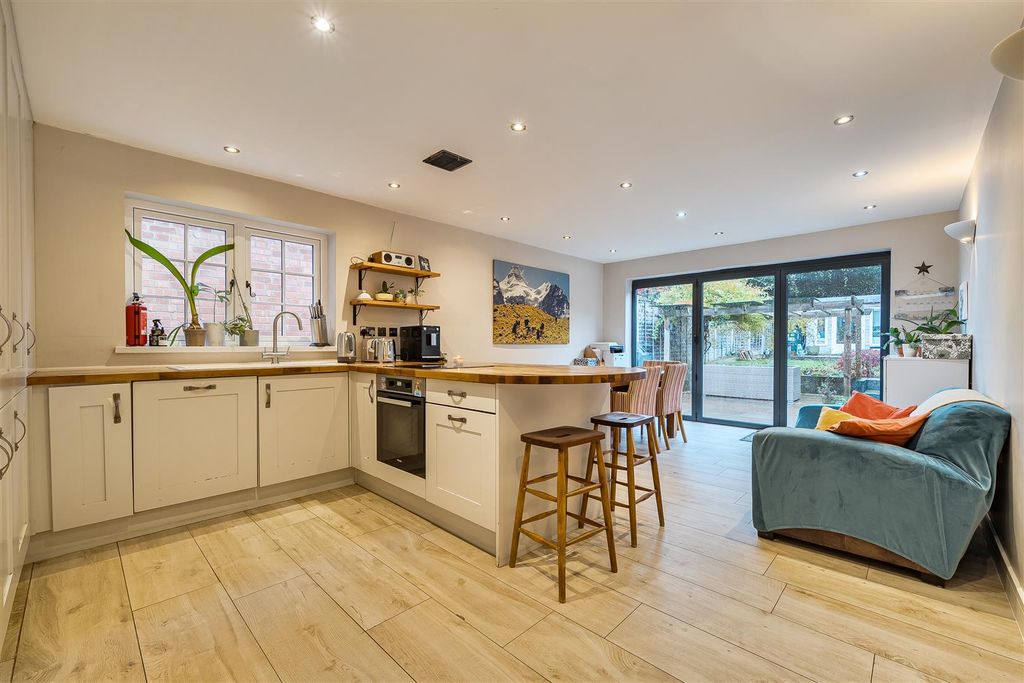 Property photo 2 of 18 1376798-12-6911Fe079Bc3F.Jpg