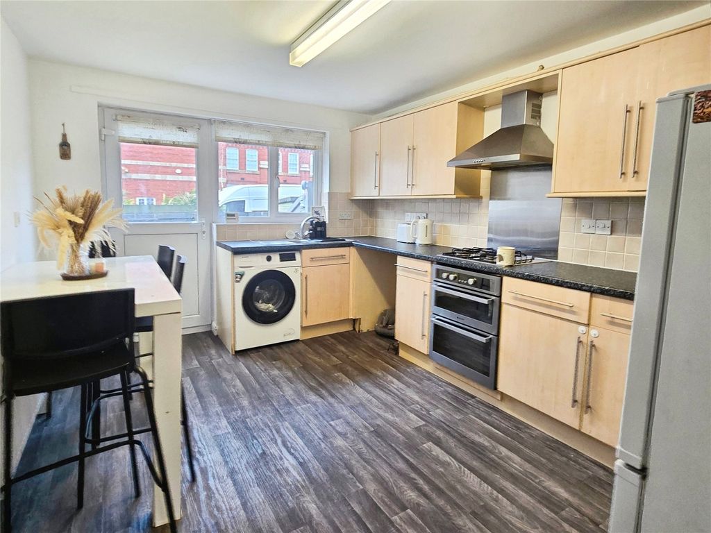 Property photo 3 of 9 Dining Kitchen