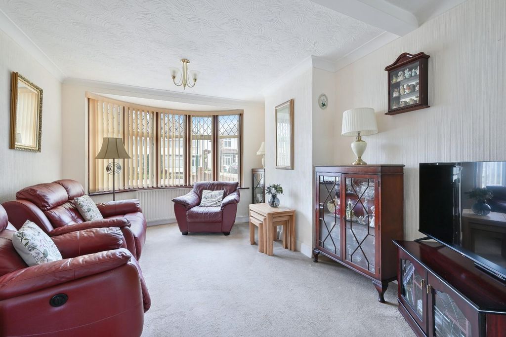 Property photo 2 of 14 Brocks Drive