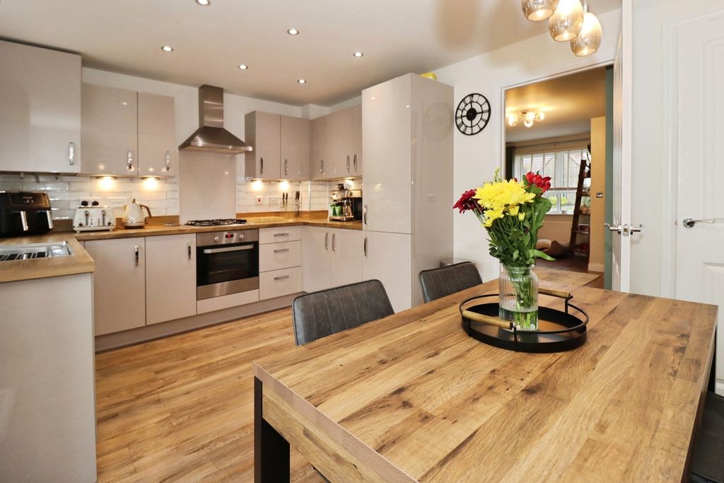 Property photo 2 of 17 Photo