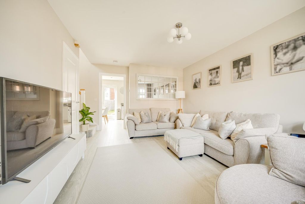 Property photo 2 of 23