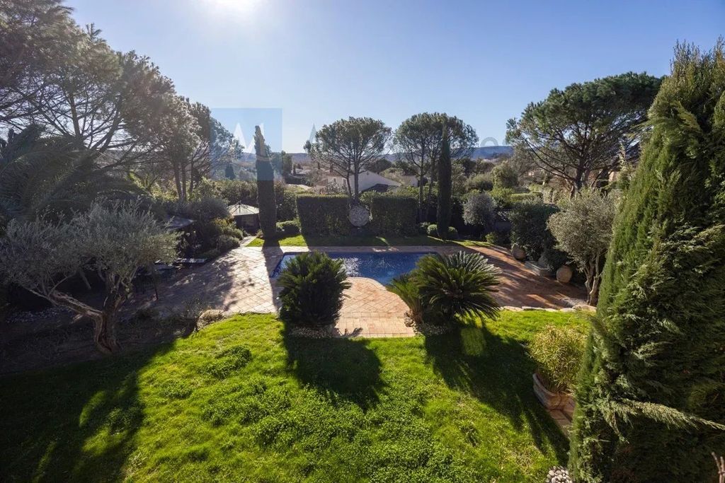 Property photo 1 of 23 Elegant Villa Just Some Steps To The Village Centre