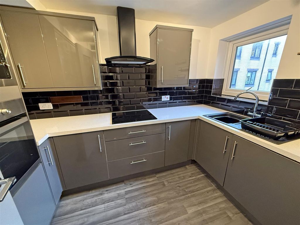 Property photo 3 of 9 Kitchen.Jpg