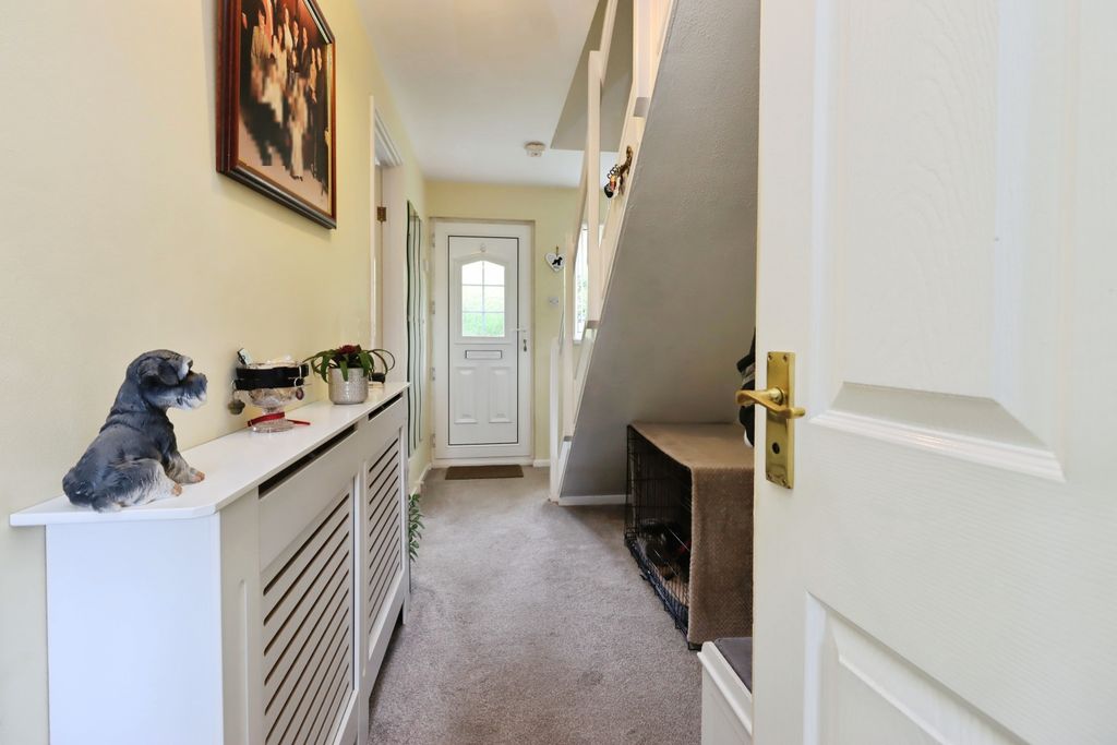 Property photo 2 of 15 Entrance Hall