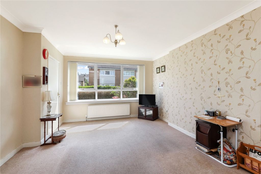 Property photo 2 of 18 Lounge